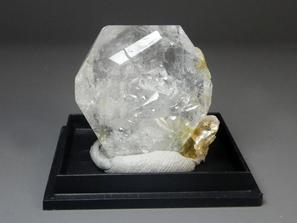 Берилл, Гошенит (бесцветный берилл). Гошенит, кристалл 3х2,8х1,5 см