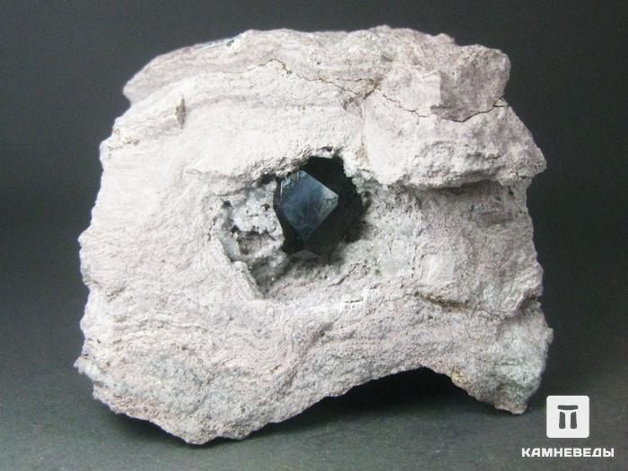 Гранат (альмандин) в риолите, 6,4х5х5 см, 10-182, фото 1