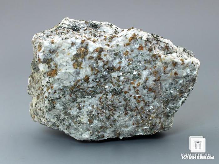 Норбергит с гумитом, 10,1х7х4,8 см, 10-342/1, фото 1