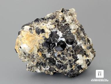 Андрадит, Меланит (чёрный гранат), Гранат. Андрадит (меланит), 5,6х5,5х3,3 см