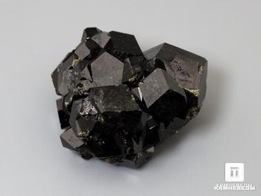 Андрадит, Гранат, Меланит (чёрный гранат). Андрадит (меланит), сросток кристаллов 3,3х2,7х2 см
