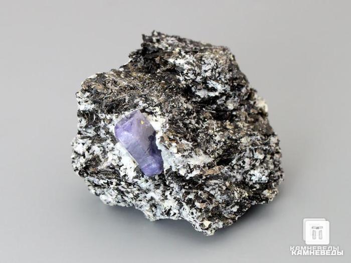 Корунд синий, кристалл в сланце 4х3,5х2,2 см, 10-208/17, фото 1