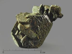 Эпидот, сросток кристаллов 7,5х5х2,6 см