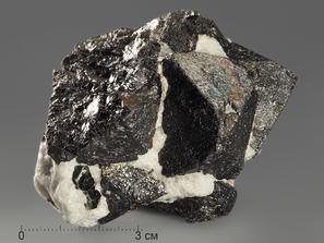 Магнетит, сросток кристаллов 7,3х5,9х3,7 см