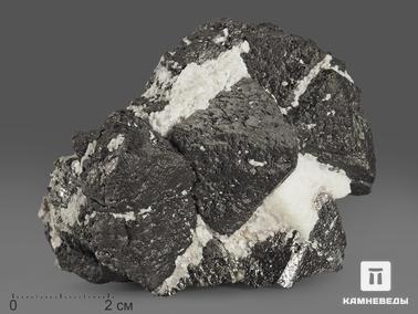 Магнетит. Магнетит, сросток кристаллов 8,4х5,1х4,3 см