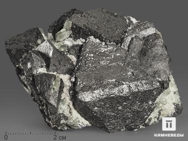 Магнетит. Магнетит, сросток кристаллов 8,8х6х5,9 см