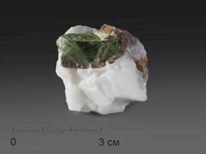 Титанит, Кальцит. Титанит в кальците в пластиковом боксе, 3,5х3х2,1 см