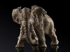 Яшма, Трахириодацит. Слон из далматиновой яшмы (трахириодацита), 32х25х22,5 см