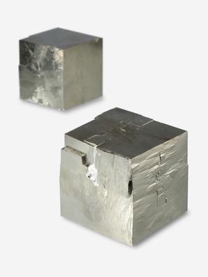 Пирит, кубический кристалл 3,8х3,7 см