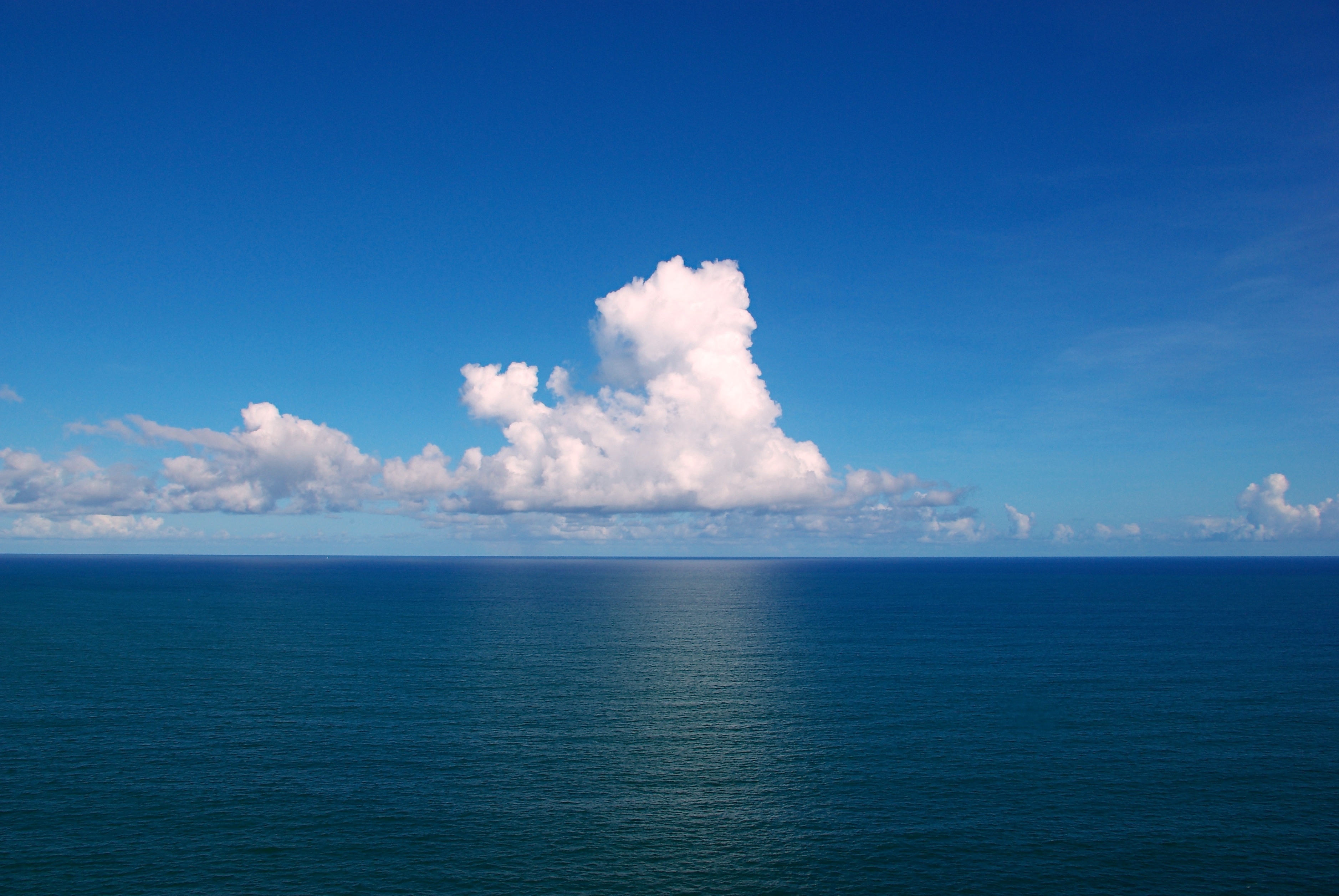 Море какое бескрайнее. Атлантический океан. Атлантический океан Горизонт. Атлантический океан 8к. Море Горизонт.