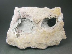 Гранат (альмандин) в риолите, 8х5,4х3 см