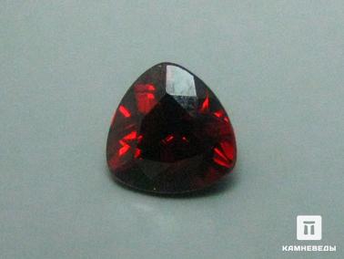 Гранат. Гранат (спессартин), огранка 5х5х3,5 мм (0,6 ct)