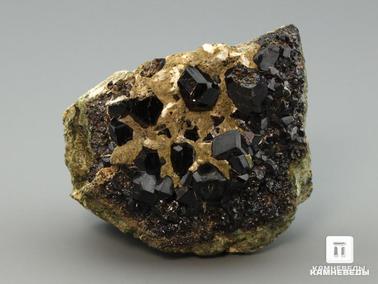 Андрадит, Гранат, Меланит (чёрный гранат). Андрадит (меланит), 4,8х3,9х3 см