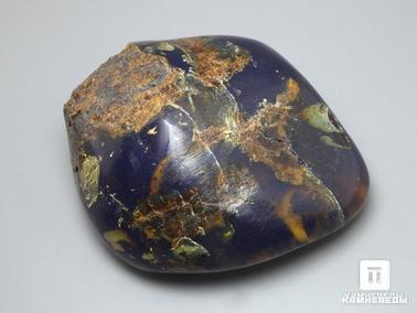 Янтарь. Голубой янтарь, полированный 6,6х5,6х2,9 см