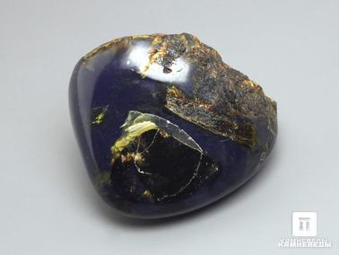 Янтарь. Голубой янтарь, полированный 4,1х3,6х2,7 см