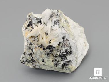 Барит, Сфалерит, Флюорит. Барит со сфалеритом и флюоритом, 6,4х5,2х4,8 см