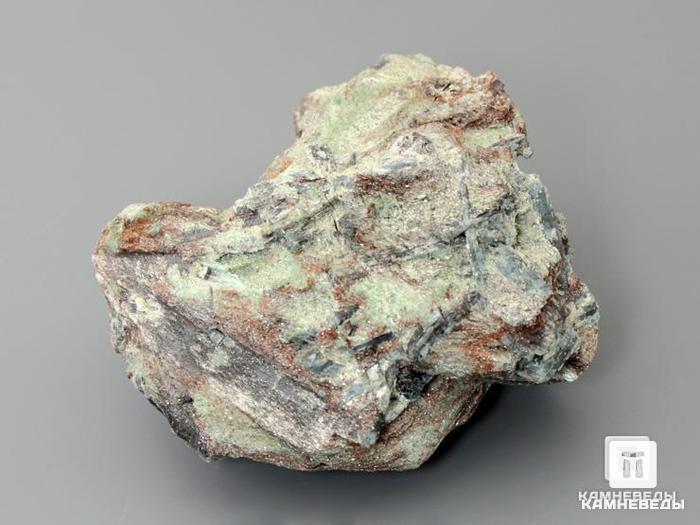 Кианит в фуксите, 6,9х6,6х3,7 см, 10-204/14, фото 1