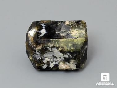 Везувиан. Везувиан, кристалл 1,8х1,3х1,2 см