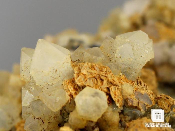 Скипетровидные кристаллы кварца с кальцитом и пиритом на породе, 12х9,5х9,4 см, 10-70/54, фото 4