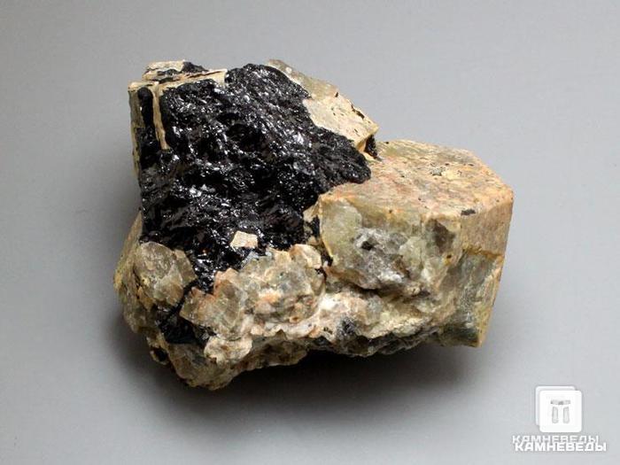 Нефелин, кристалл 4,2х3,5х3,4 см, 10-518, фото 3