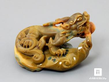 Халцедон. Китайский дракон из халцедона, 4,8х3,3х3,1 см