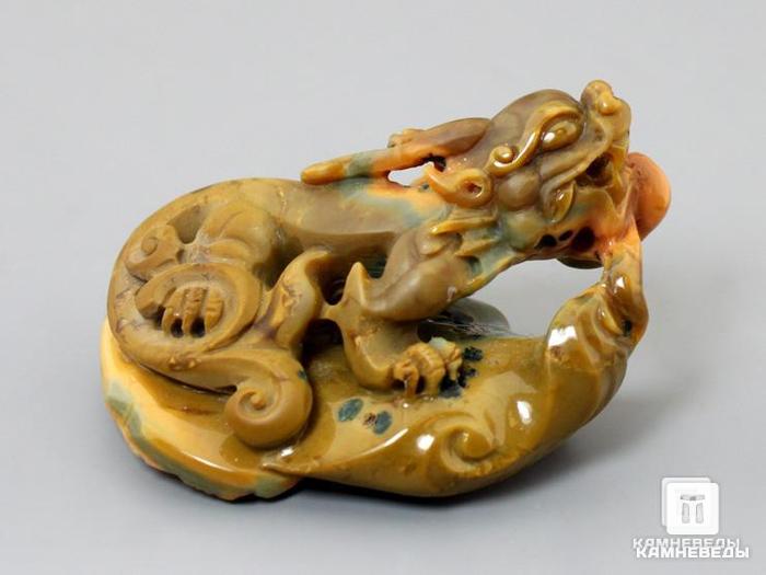 Китайский дракон из халцедона, 4,8х3,3х3,1 см, 23-130/17, фото 1