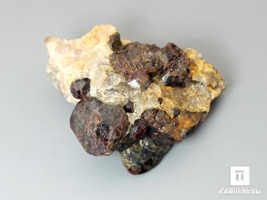 Альмандин, Кварц, Гранат. Альмандин (гранат) на кварце, 4,8х4,3х2 см