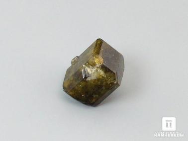 Везувиан. Везувиан, кристалл 0,7х0,6х0,5 см