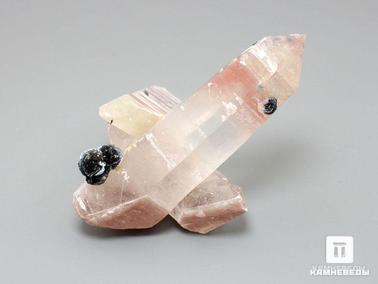 Гематит. Гематит на кварце, 7,6х6,5х4,6 см