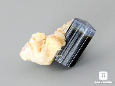 Индиголит. Турмалин (индиголит), кристалл с породой 1,8х1,5х1,5 см