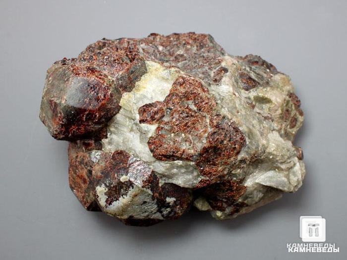 Альмандин (гранат) в микроклине, 9,6х7,6х5,4 см, 10-530/3, фото 2