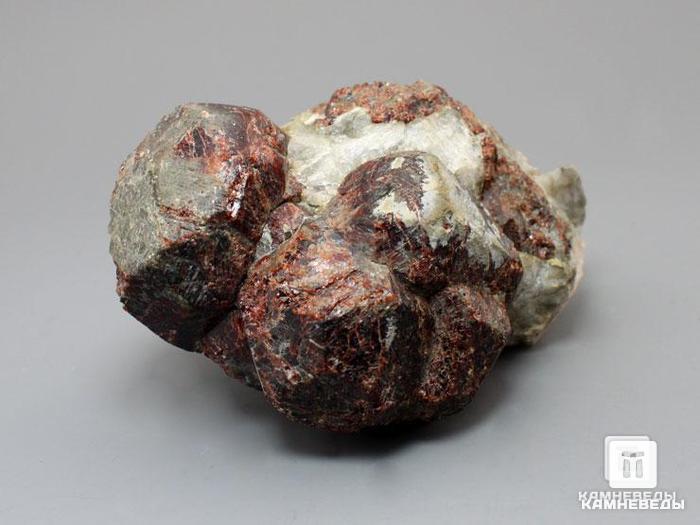 Альмандин (гранат) в микроклине, 9,6х7,6х5,4 см, 10-530/3, фото 3