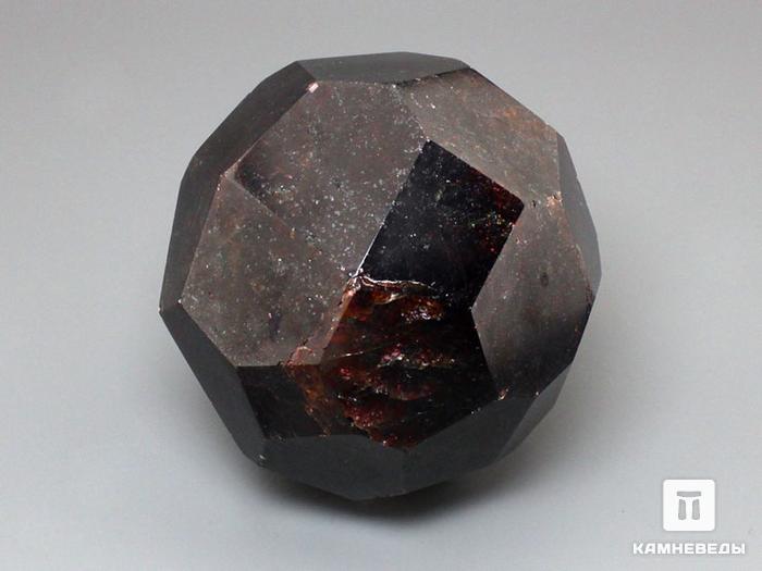 Альмандин (гранат), приполированный кристалл 7,5х7,4х7,3 см, 11-113, фото 1