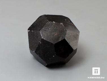 Альмандин, Гранат. Альмандин (гранат), приполированный кристалл 3-3,5 см
