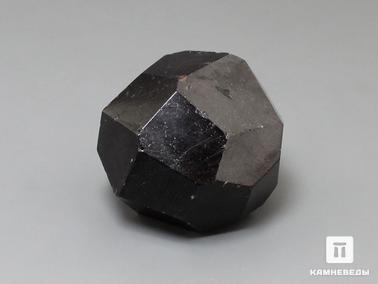 Альмандин, Гранат. Альмандин (гранат), приполированный кристалл 2,5-3 см