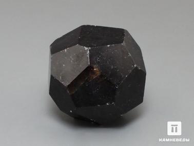 Альмандин, Гранат. Альмандин (гранат), приполированный кристалл 3,5-4 см