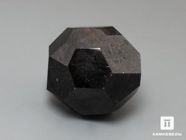 Альмандин, Гранат. Альмандин (гранат), приполированный кристалл 3,6х3,6х3,5 см