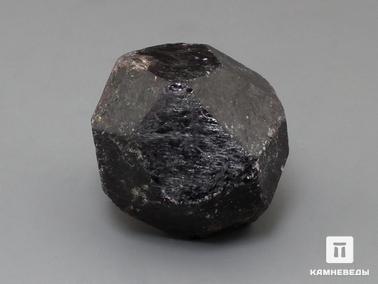 Альмандин, Гранат. Альмандин (гранат), кристалл 3х3 см
