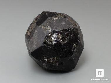 Альмандин, Гранат. Альмандин (гранат), кристалл 4,7х4,6х4,4 см
