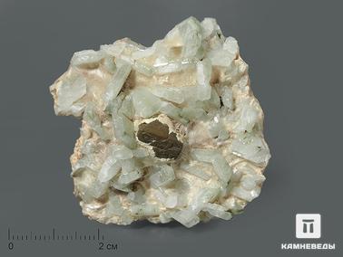 Альбит, Халькопирит, Тремолит. Альбит с халькопиритом и тремолитом, 4,7х4,7х1,7 см