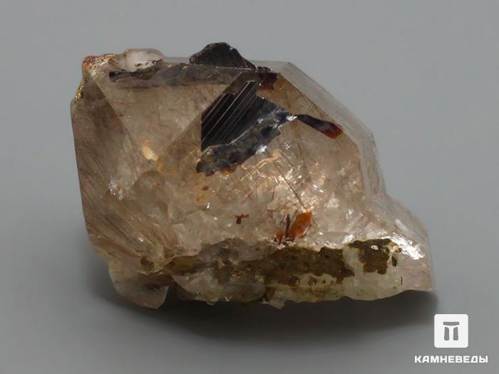 Кварц-волосатик (рутил в кварце) с брукитом, кристалл 3,8х2,7х2,3 см, 10-330/10, фото 1
