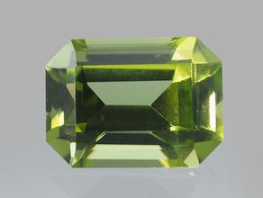 Хризолит (оливин), огранка 8х6х4 мм (1,6 ct)