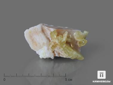 Бразилианит, Альбит. Бразилианит на альбите, 5х2,8х2,8 см