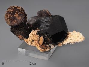 Сидерит с шерлом (чёрным турмалином) на ортоклазе, 5,6х3х2,7 см