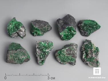 Уваровит, Гранат. Уваровит (зелёный гранат), 1-1,5 см