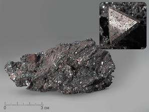 Зуниит, Гематит. Зуниит на гематите, 9,2х4,5х3,4 см