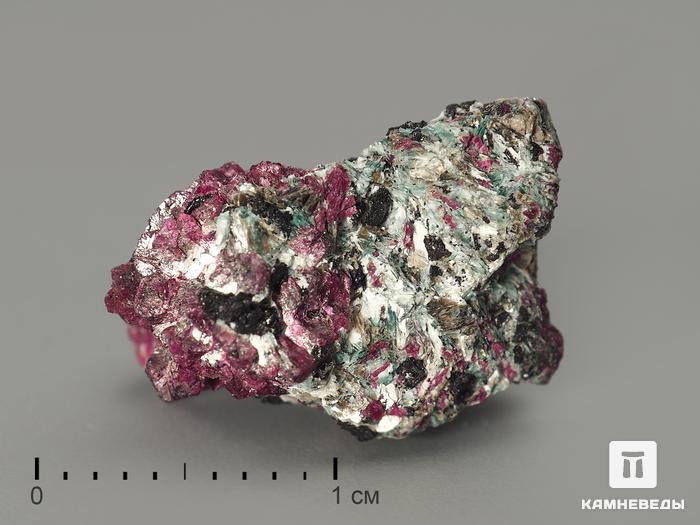 Кристаллы корунда красного в кристаллическом сланце, 1,6х1,3х1 см, 3248, фото 2