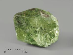 Цаворит (разновидность гроссуляра), Гранат. Цаворит (гранат) кристалл, 2,4х2,2х1,7 см