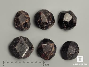 Альмандин, Гранат. Альмандин (гранат), кристалл 2х1,5 см