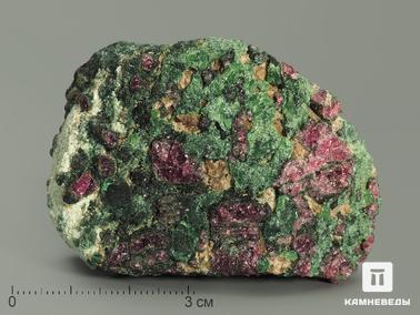 Пироп, Гранат, Хромдиопсид. Пироп (гранат) с хромдиопсидом, 6х4,3х2,8 см